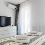 Mabu -2 Spatios Cu Parcare Subterana, Tractorul * Μπρασόβ