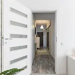 Mabu -2 Spatios Cu Parcare Subterana, Tractorul * Μπρασόβ