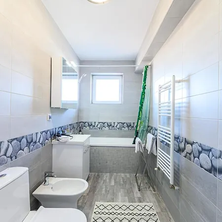 Mabu -2 Spatios Cu Parcare Subterana, Tractorul