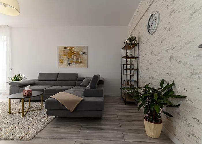 Mabu -2 Spatios Cu Parcare Subterana, Tractorul Apartment Brasov