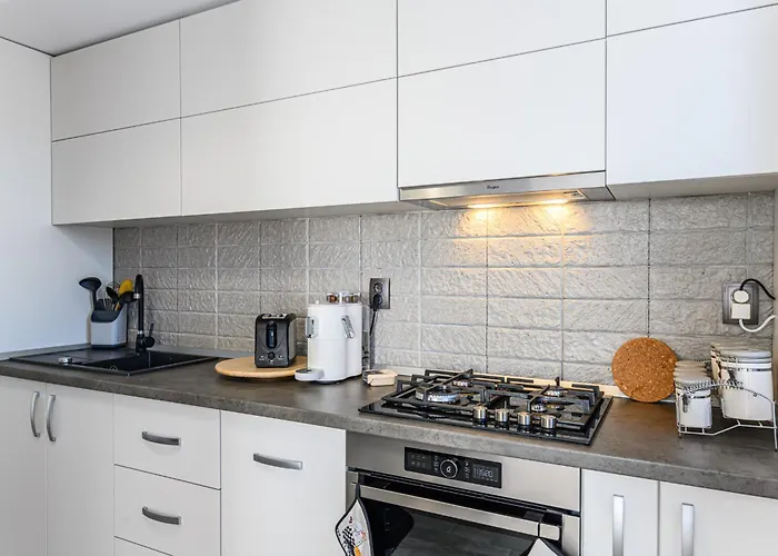 Mabu -2 Spatios Cu Parcare Subterana, Tractorul *