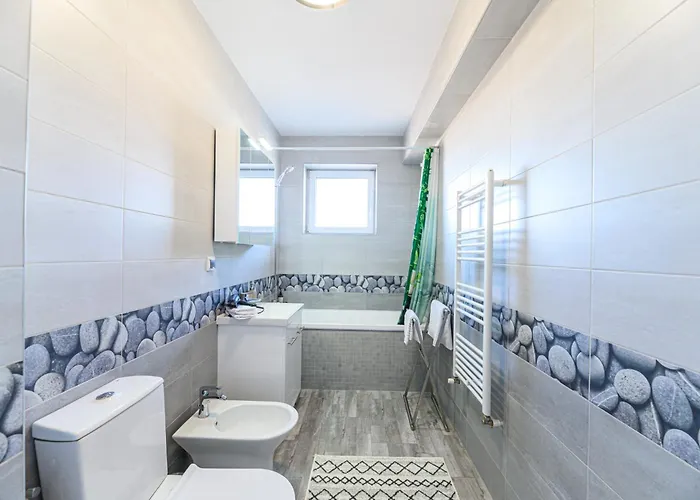 Mabu -2 Spatios Cu Parcare Subterana, Tractorul